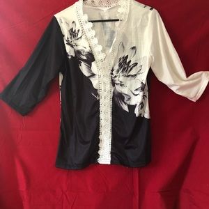 NEW women’s flower 3/4 sleeve top. Lace neck line down front.